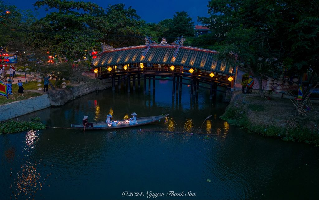 Các yếu tố ảnh hưởng đến giá photo tour